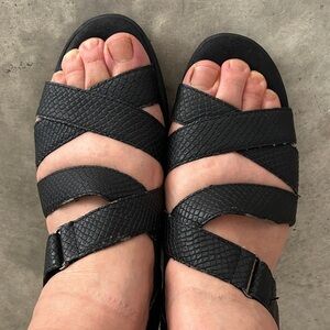 AEROSOLES Black Textured Sandals